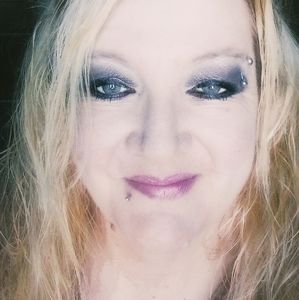 Meet your Posher, Lorraine